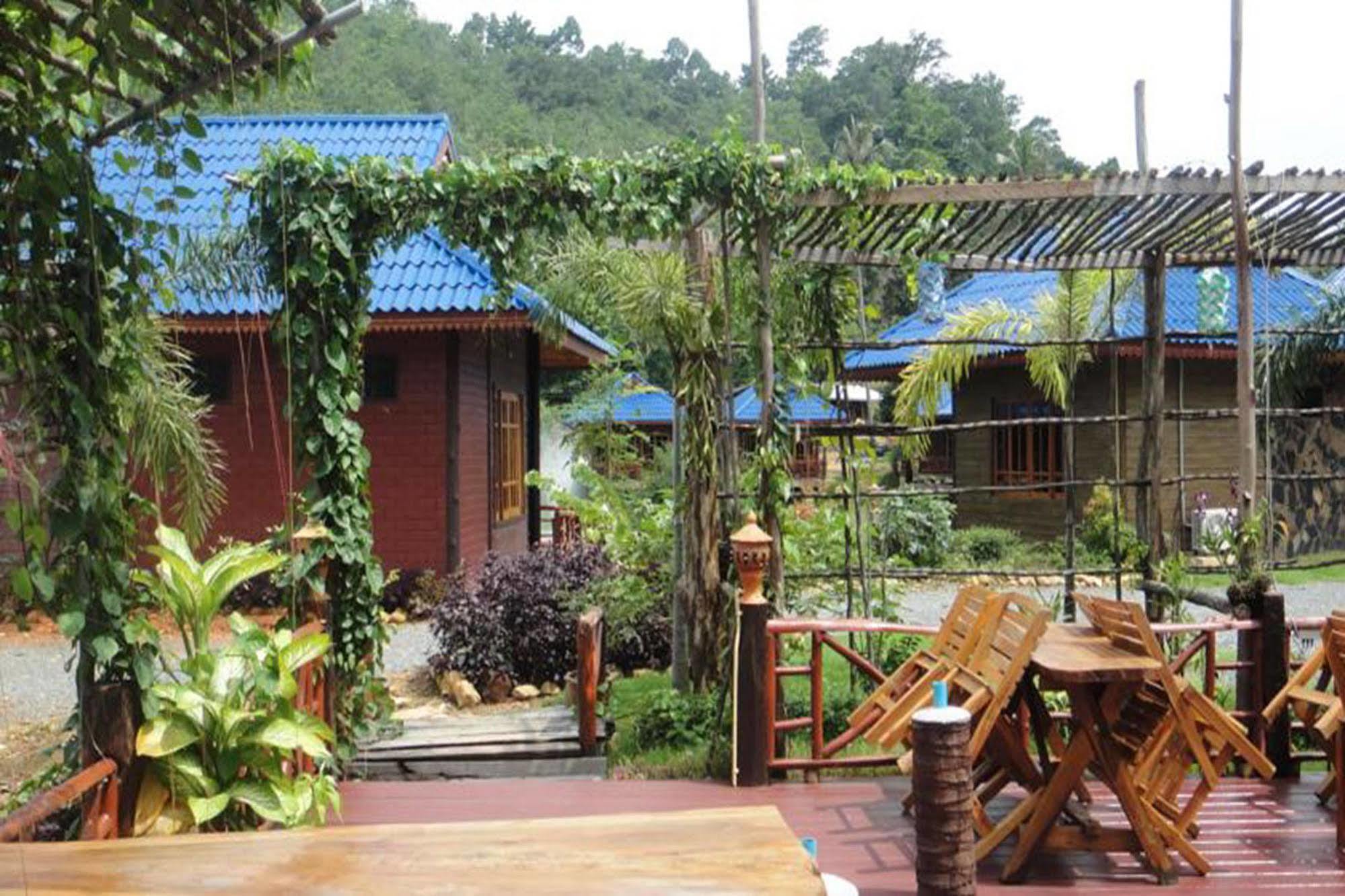 Oyo 75336 Blue Resort & Spa Koh Chang Exterior photo